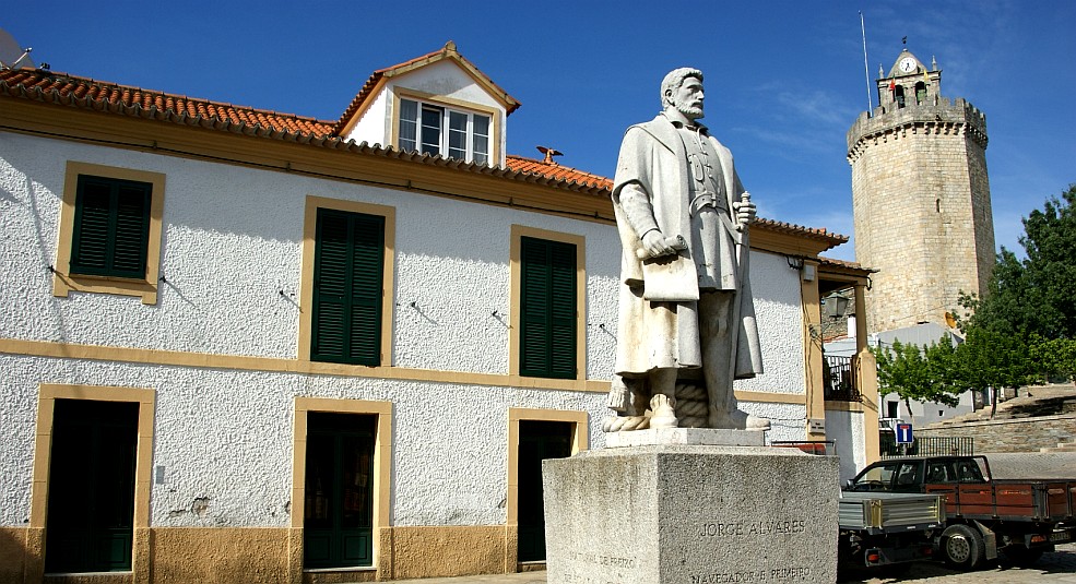 Estátua de Jorge Álvares